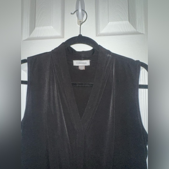 Calvin Klein Matte Jersey V-Neck Shoulder Pleat Sleeveless Top - Picture 5 of 8